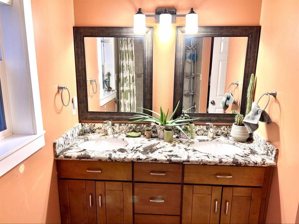 Room in Luxury LGBTQ Friendly Home