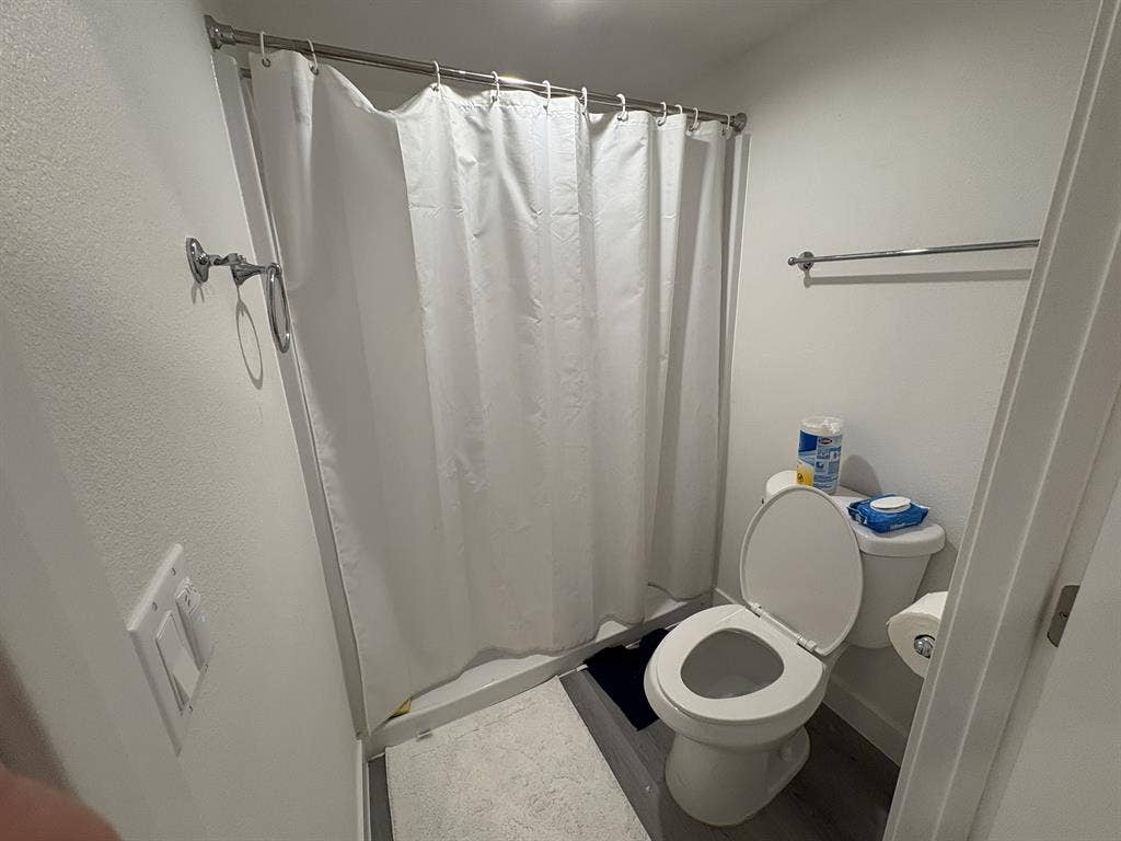 URGENT STUDENT HOUSING TAKEOVER