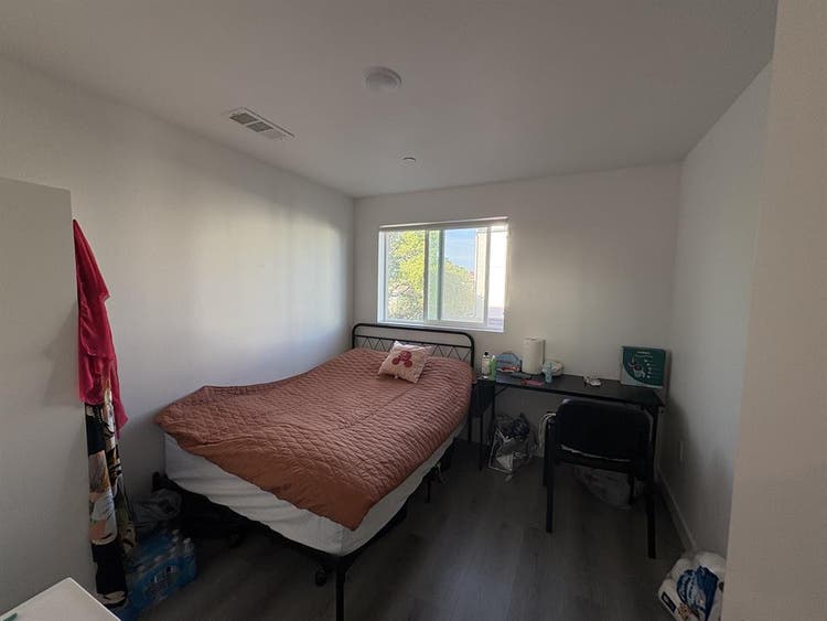 URGENT STUDENT HOUSING TAKEOVER
