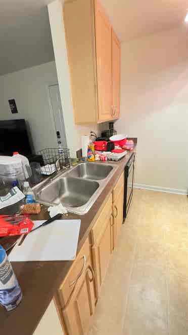 Room For Rent b