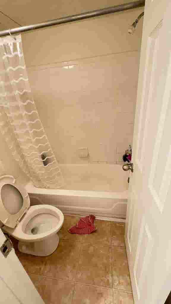 Room For Rent b