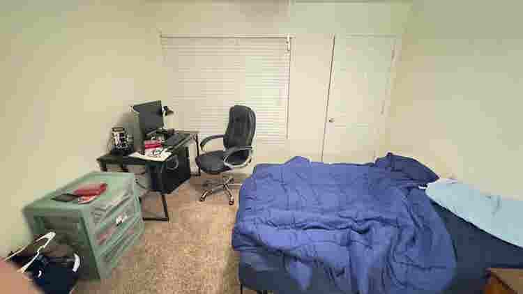 Room For Rent b