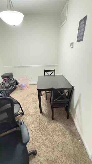 Room For Rent b