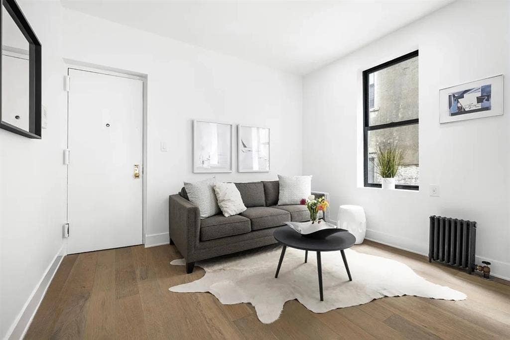 Furnished private bedroom in UWS