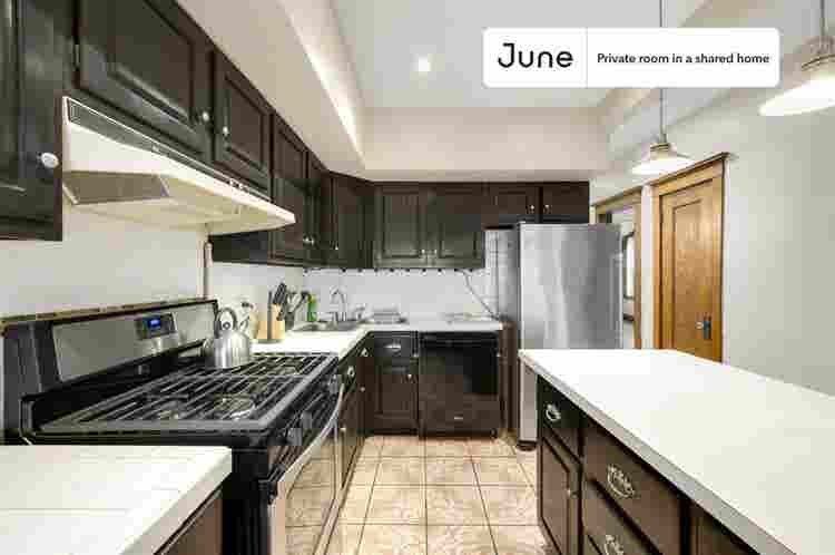 2 BR in Chicago