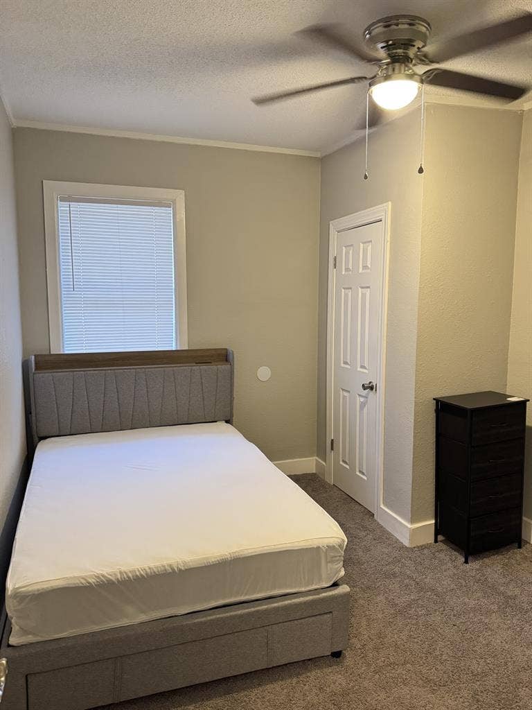 Room Near Downtown