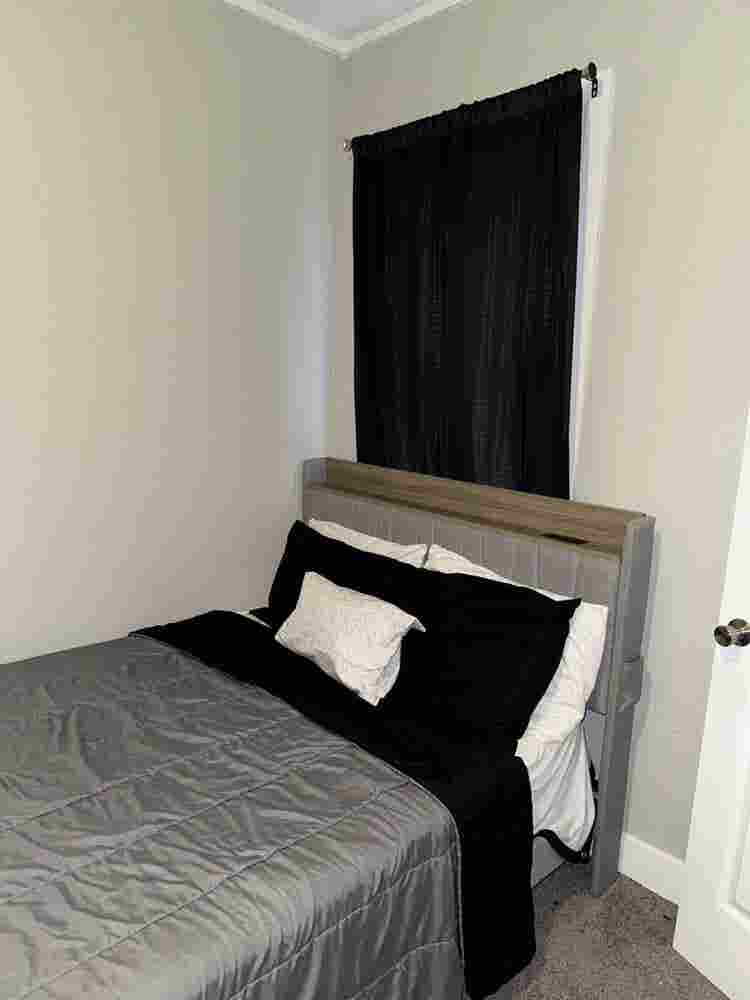 Room Near Downtown