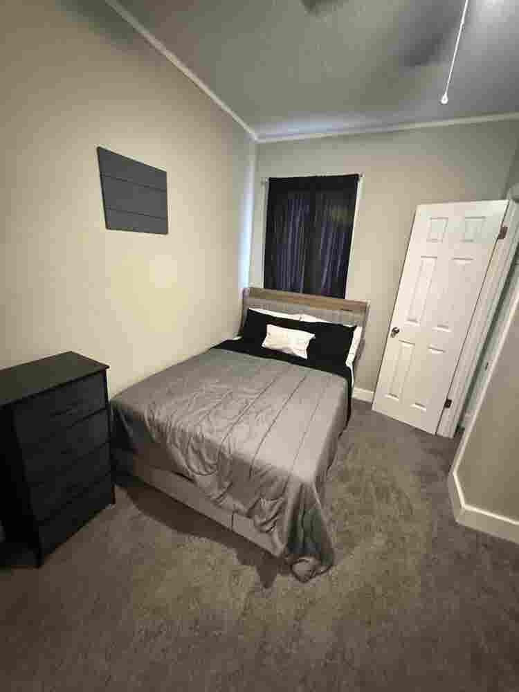 Room Near Downtown
