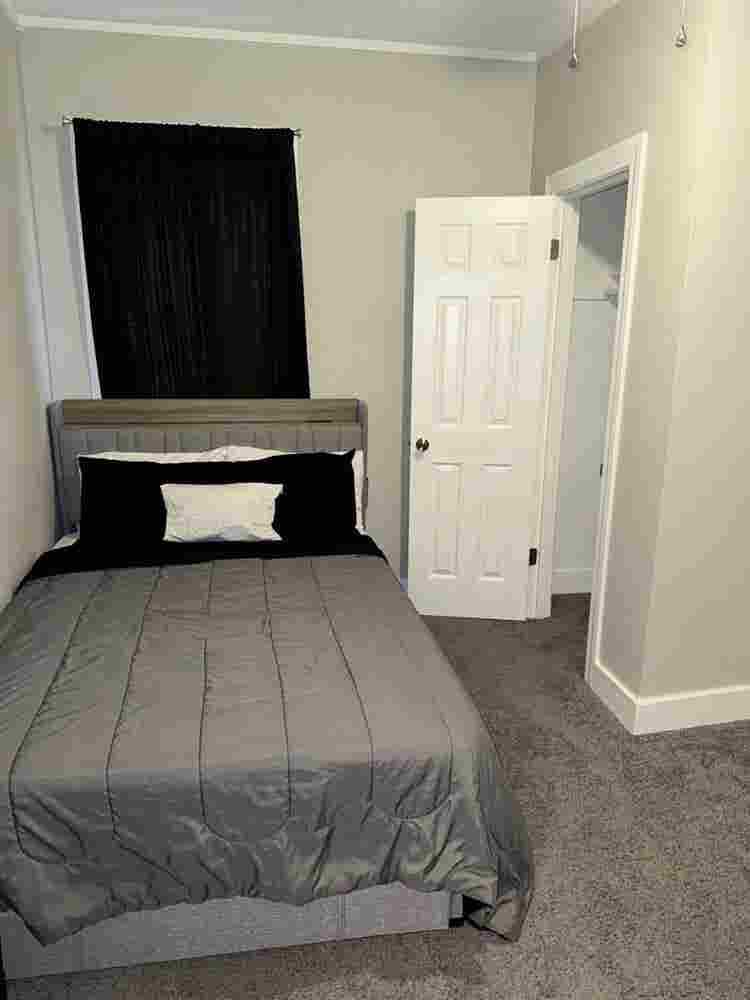 Room Near Downtown