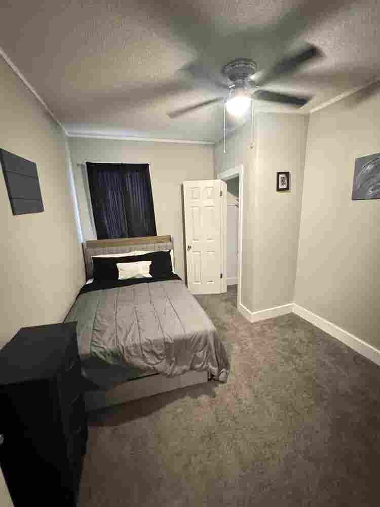 Room Near Downtown