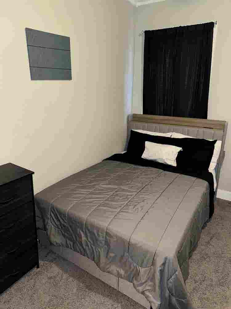 Room Near Downtown