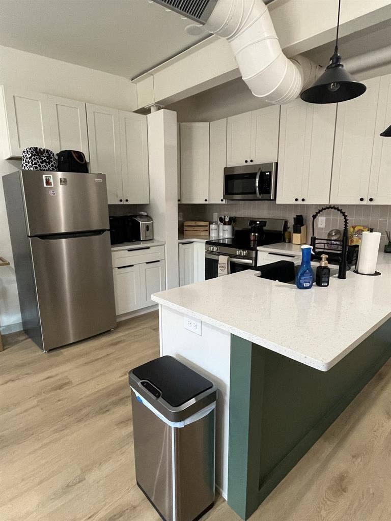 Looking for a roomie!