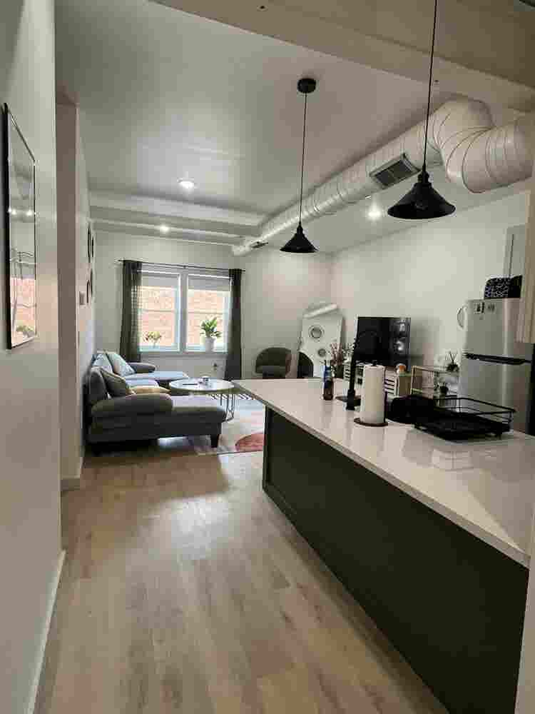 Looking for a roomie!