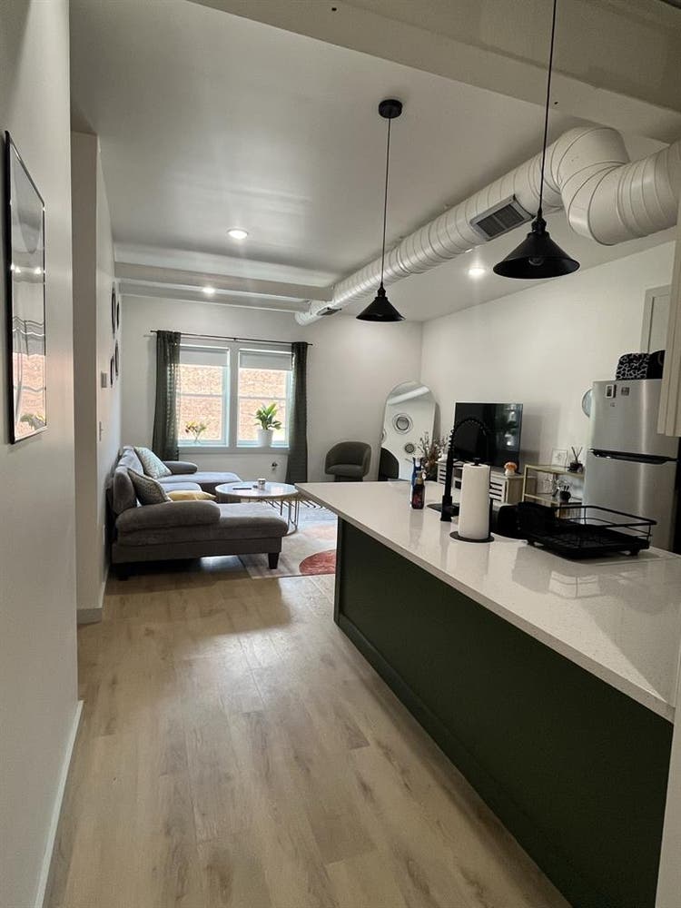 Looking for a roomie!