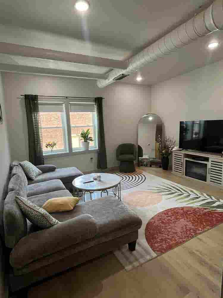 Looking for a roomie!