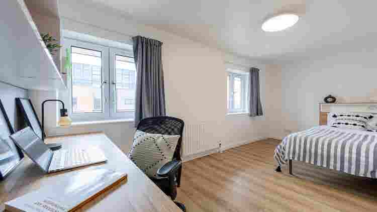 Available ensuite room in Rusholme
