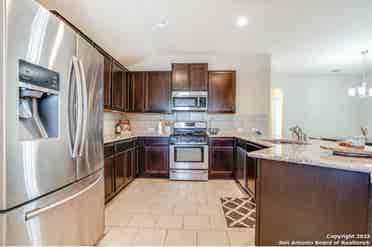 Single story home! Room for rent!