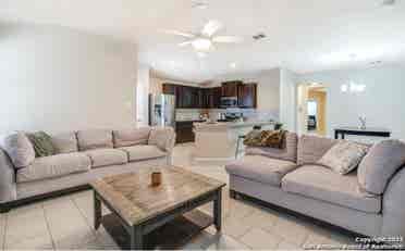 Single story home! Room for rent!