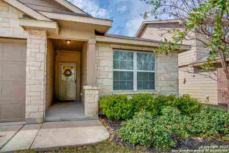 Single story home! Room for rent!