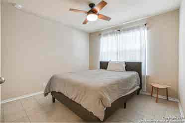 Single story home! Room for rent!