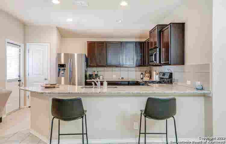 Single story home! Room for rent!