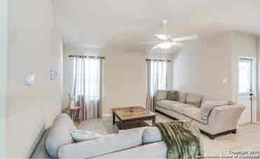 Single story home! Room for rent!
