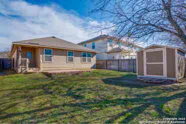 Single story home! Room for rent!