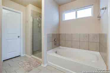 Single story home! Room for rent!
