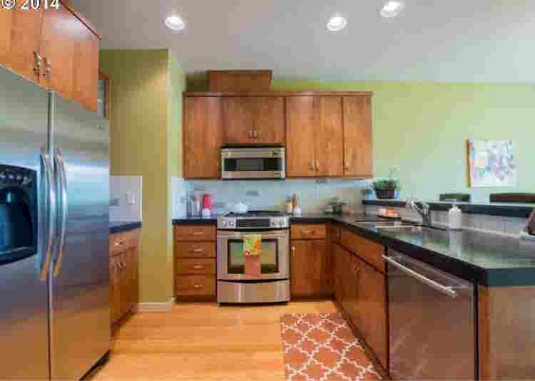 Furnished room for rent