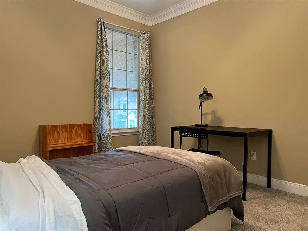 Onion Creek - Room + Private Bath!