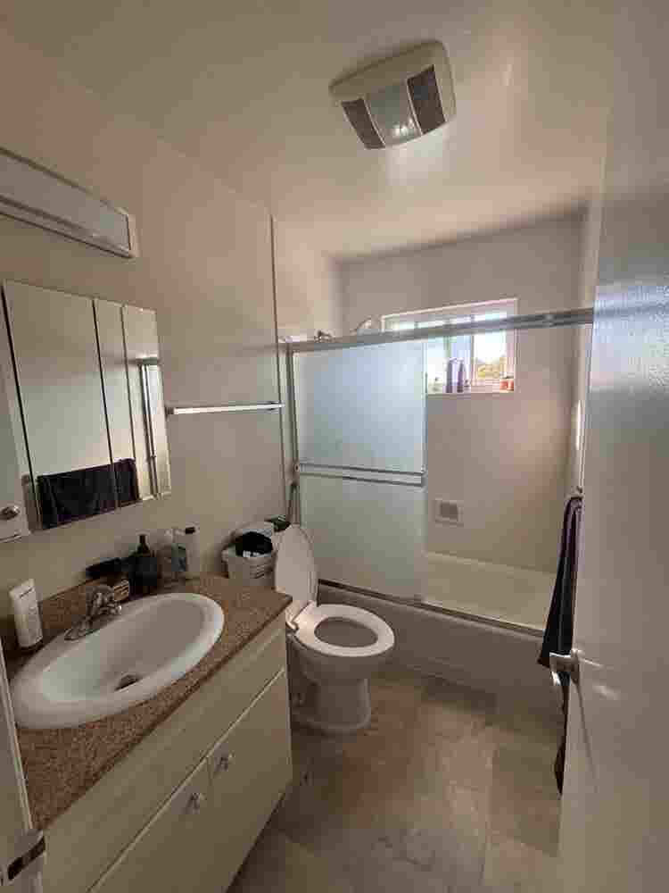 Looking for a  roommate