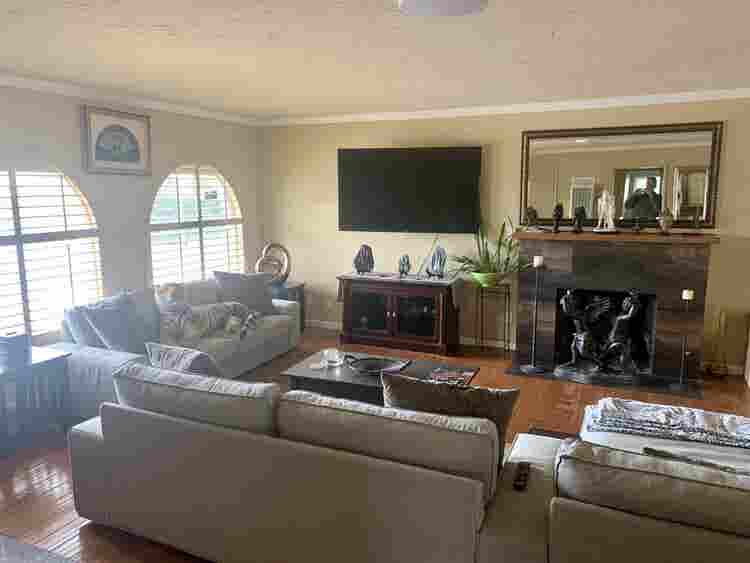 2 Bedrooms in 3 Br House for Rent