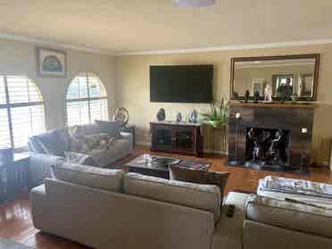 2 Bedrooms in 3 Br House for Rent