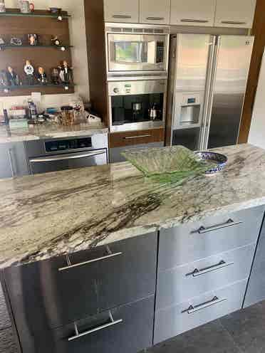 2 Bedrooms in 3 Br House for Rent