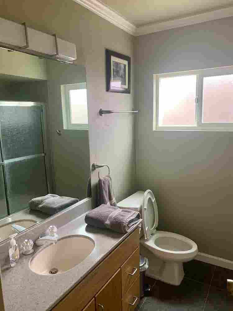 2 Bedrooms in 3 Br House for Rent