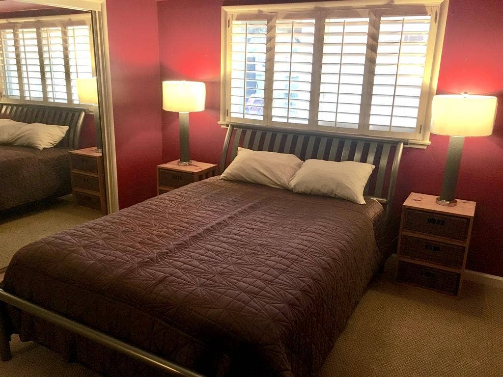 2 Bedrooms in 3 Br House for Rent