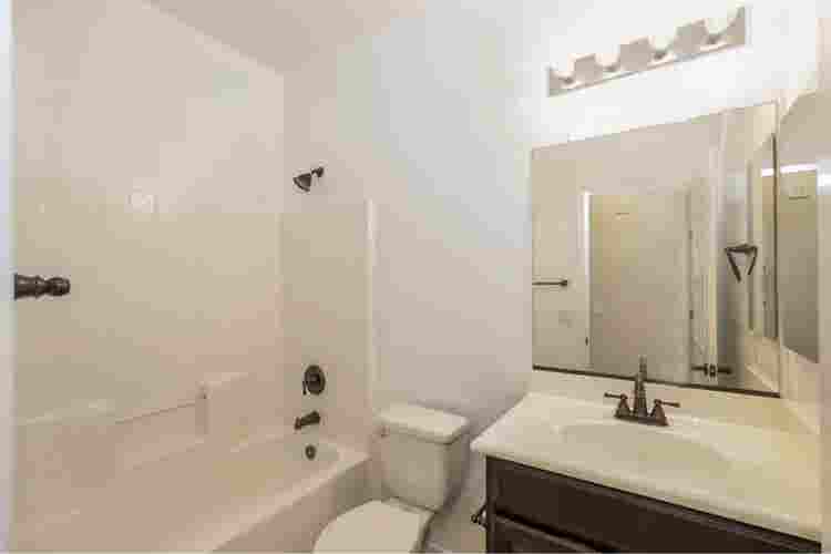 Large Rooms Available for Rent