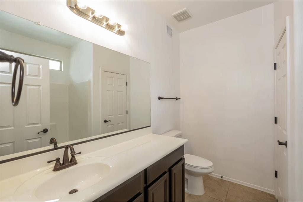 Large Rooms Available for Rent