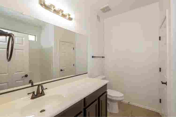 Large Rooms Available for Rent