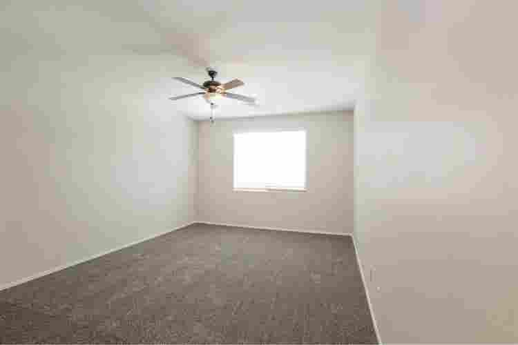 Large Rooms Available for Rent