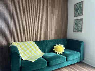 Euro Style Retro Room By The Lake