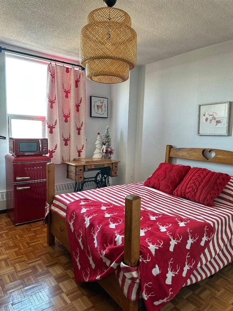 Euro Style Retro Room By The Lake