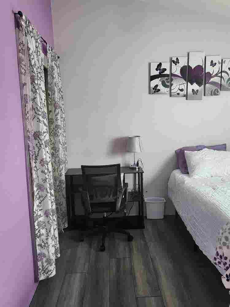 Safe, Quiet  clean room  in house