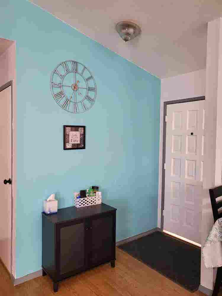 Safe, Quiet  clean room  in house