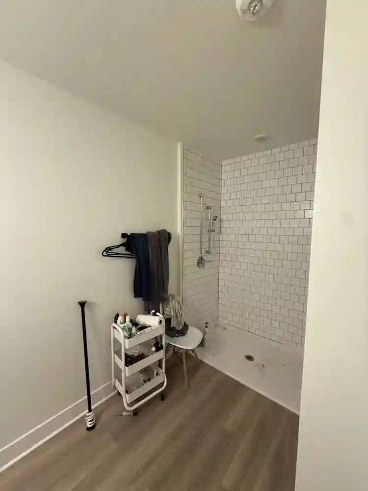 Looking for a roomie