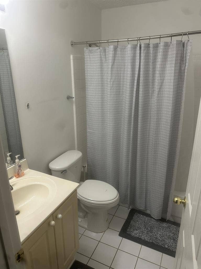 New Listing (Entire Upstairs)