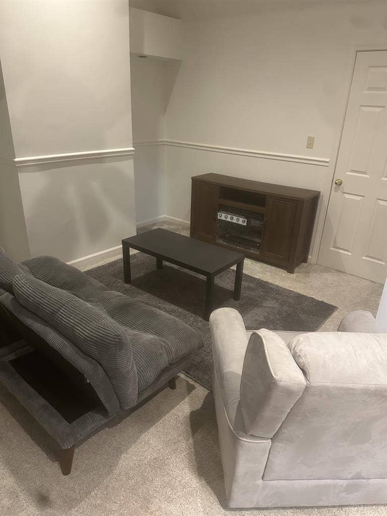 New Listing (Entire Upstairs)
