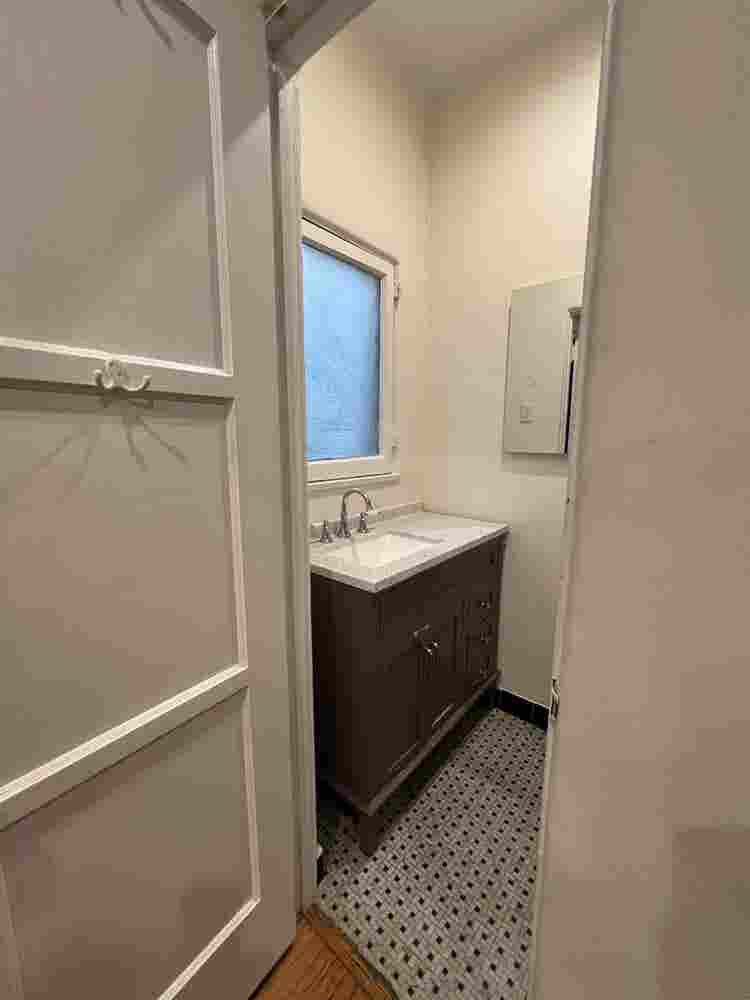 Need roommate! 6th/Fairfax
