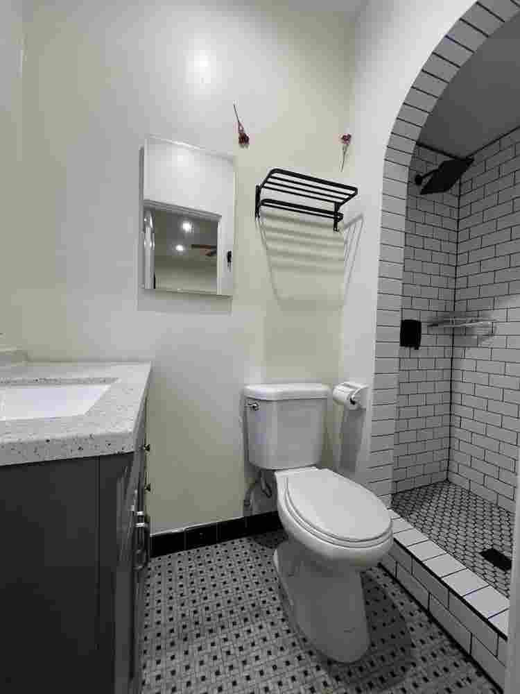 Need roommate! 6th/Fairfax