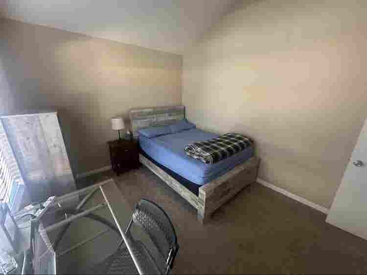 Room available, 
utilities included